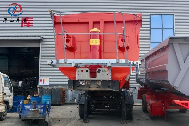 Four Axle Dump Truck suppliers